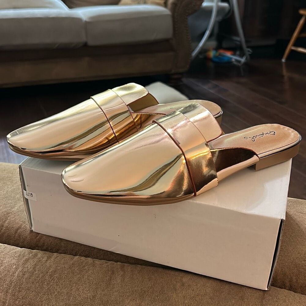 Nib Qupid “Moby-04” Size 8 Metallic Flat Mules Ro… - image 3
